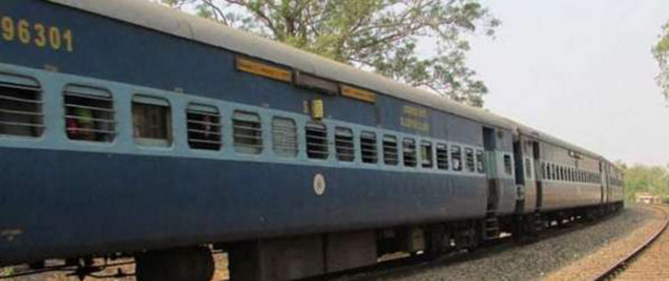 ട്രെയിന്‍ തട്ടി അമ്മ മരിച്ചു; മകള്‍ക്ക് പരിക്ക്